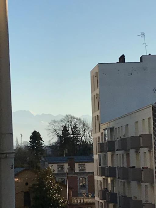 Le Voltaire -2 Chambres- 70M2- Hypercentre-Parking-Wifi Fibre- Nouvelle Literie Tarbes Exterior foto